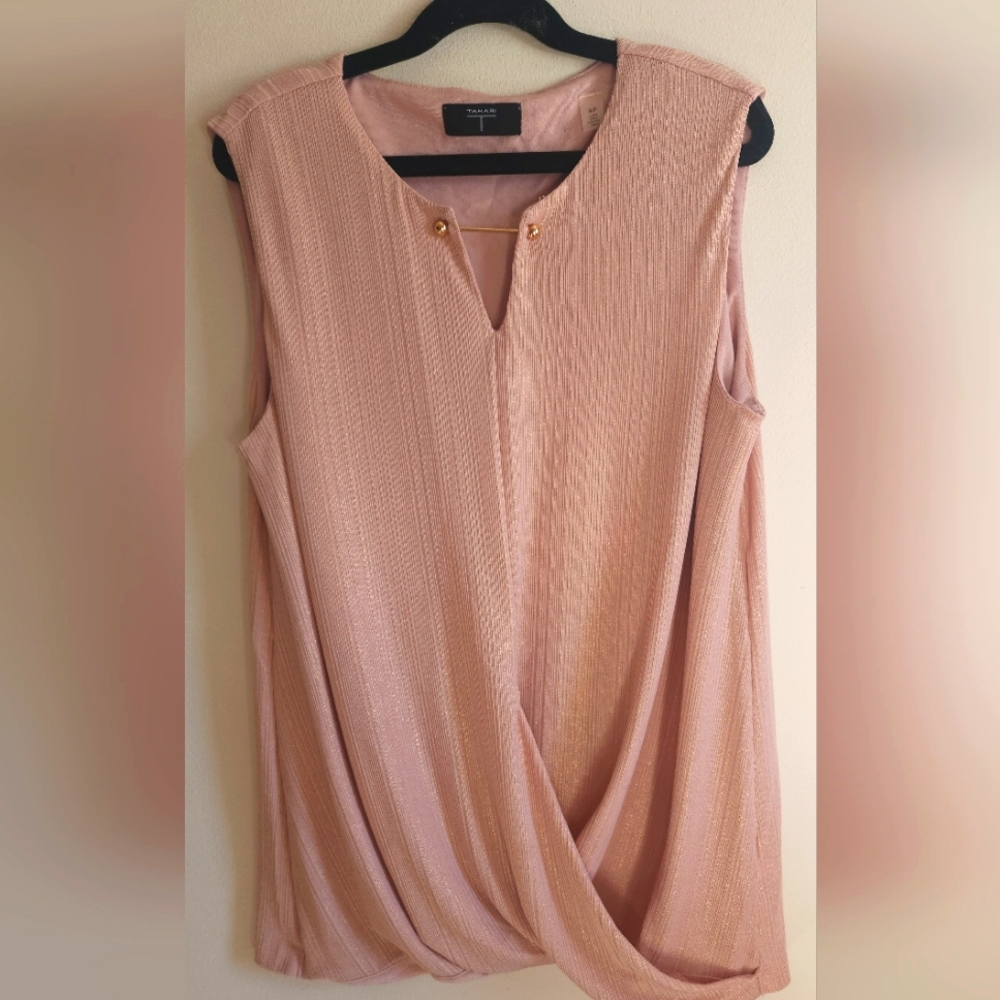 Tahari size Small top